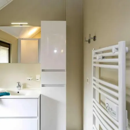 Cozy For 8 With Balcony & Fireplace