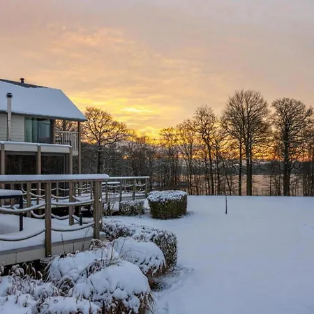 Cozy For 8 With Balcony & Fireplace Villa